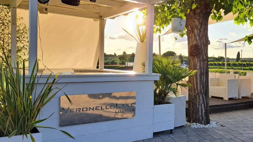 Veronello Lake Lounge