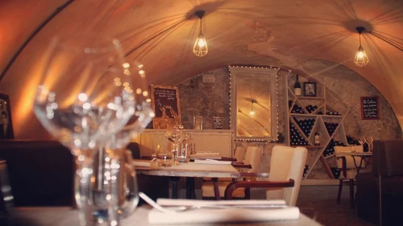 LA CANTINA