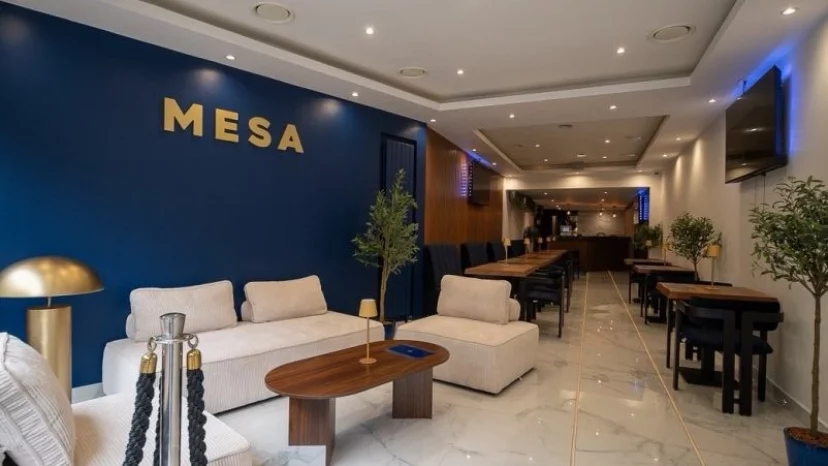 MESA LOUNGE